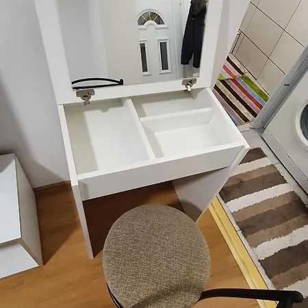 Garsonjera U Centru ホームステイ *