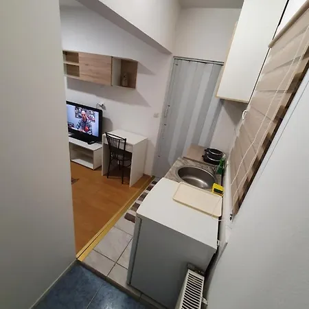Garsonjera U Centru ホームステイ Prnjavor